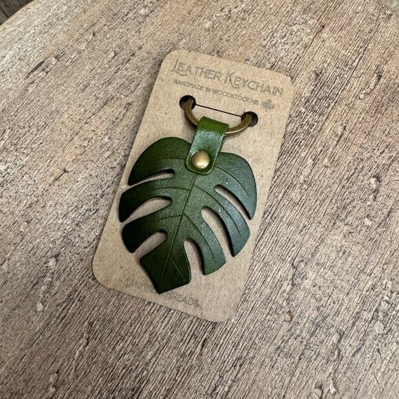 Leather Purse Charm  Monstera Keychain Genuine Leather Crossbody NEW - Picture 1 of 3